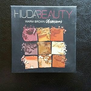 Huda Beauty Eyeshadow palette